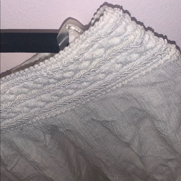 Lovely off the shoulder top! (adjustable straps) - Picture 2 of 3